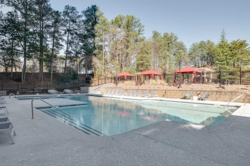 795 Hammond Dr, Atlanta GA  30328-5517 exterior