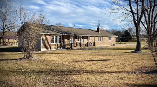 22423 Green Hills Rd, Lebanon, MO 65536-5833