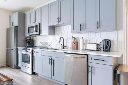 521 41st St, Philadelphia, PA 19104-4536