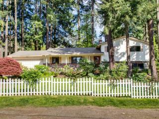 9304 53 Ave, Portland OR  97219-5066 exterior