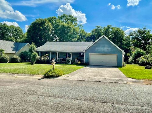 104 Kingstree Ln, Warner Robins, GA 31093-8926