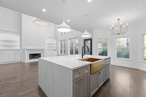 695 Highland Oaks Dr, Atlanta GA  30331-9210 exterior