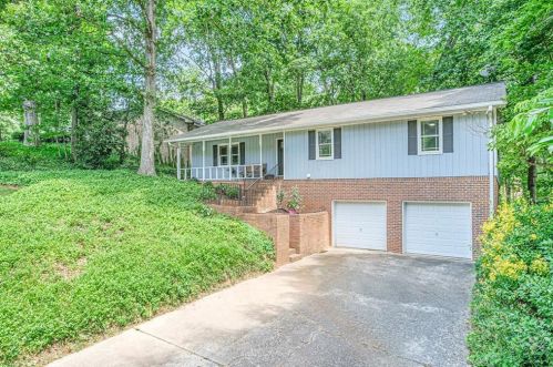 6869 Lockridge Dr, Atlanta GA  30360-1514 exterior