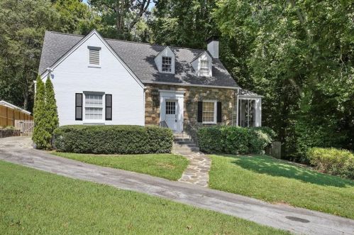 2902 Hills Dr, Atlanta GA  30305-3423 exterior
