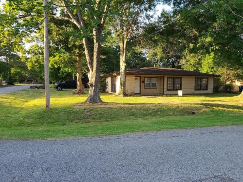 803 Akers St, Angleton TX  77515-5612 exterior