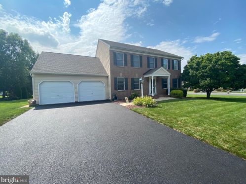 120 Riding Silks Ln, York, PA 17404-9034