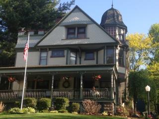 1439 Lincoln Way, Massillon OH  44646-6956 exterior
