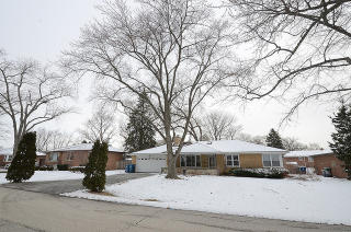 10815 Depot St, Worth, IL 60482-1436