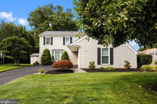 51 Sharon Dr, Southampton, PA 18954-1049