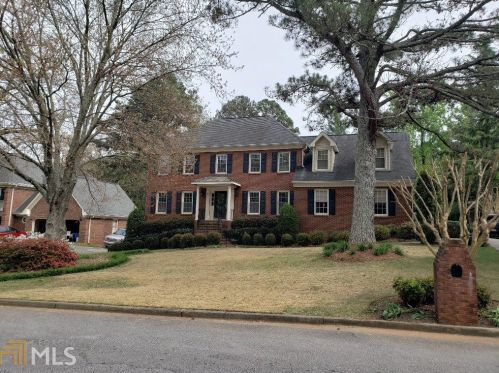 2492 Chimney Top Ln, Lithonia, GA 30078-5912