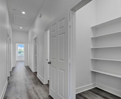 713 Baywood Dr, Taylor Lake Village TX exterior