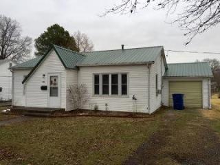 206 Airport Rd, Fairfield, IL 62837-1302