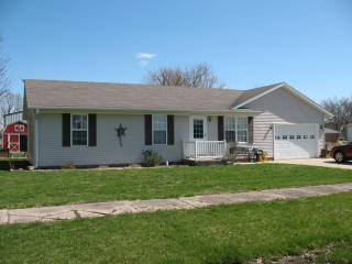 309 10th St, Altamont, IL 62411-1820