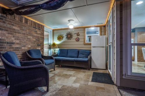 1521 Barclay Dr, Carrollton TX 75007-2836 exterior