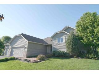 1060 Lyman Ct, Chanhassen, MN 55317-8535