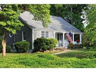 50 Meadow Ln, Barrington, RI 02806-5004