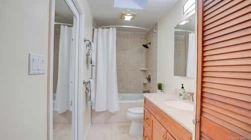 3077 Woolsey Pl, Honolulu HI  96822-1569 exterior