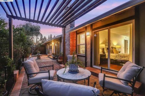 5442 Agostino Ct, Concord CA  94521-2421 exterior