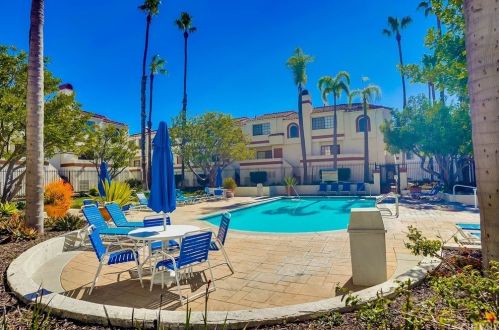 2931 Plaza Del Amo, Torrance CA  90503-7335 exterior