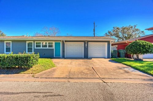 127 Albacore Ave, Galveston, TX 77550-3101