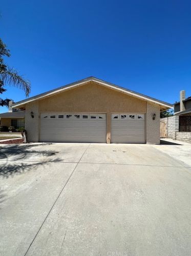 992 Idyllwild Ave, Rialto, CA 92376-8708