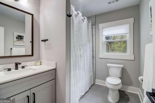 740 Moores Mill Rd, Atlanta GA  30327-1561 exterior