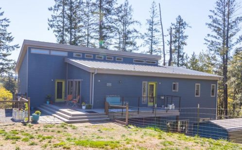 877 Montgomery Rd, Sebastopol, CA 95472-3021