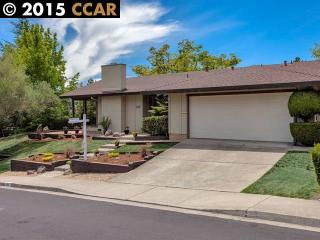 390 Birchwood Dr, Moraga, CA 94556-2305