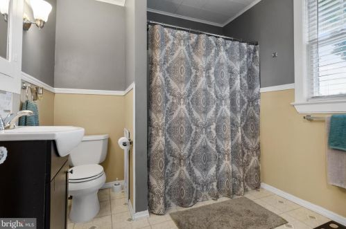 464 Holly Ave, Pitman NJ  08071-2302 exterior