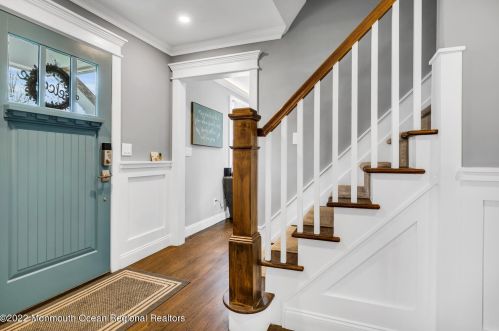 27 Lombardi Ct, Tinton Falls, NJ 07701-6021