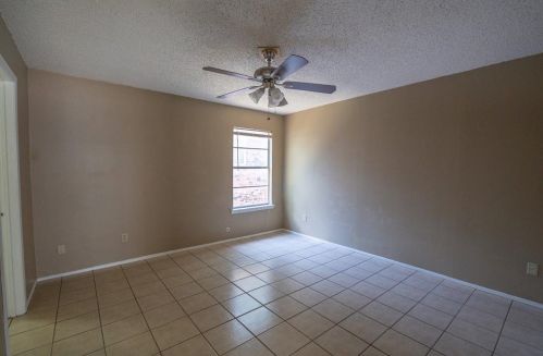 2825 Forest Park Blvd, Fort Worth TX  76110-2865 exterior