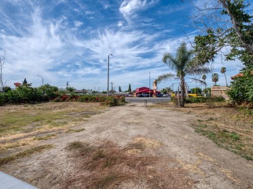 516 State College Blvd, Anaheim CA  92806-4658 exterior