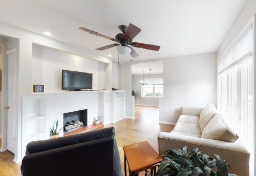 916 Dunton Ave, Arlington Hts, IL 60004-5557