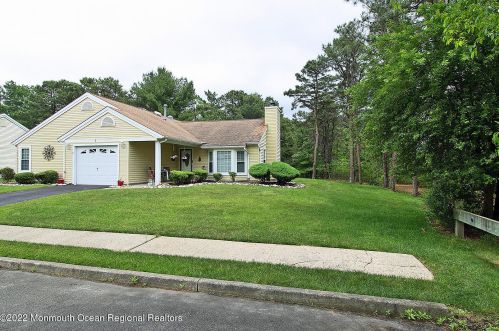 2 York Dr, Lacey, NJ 08731-5653