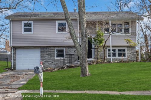 121 Susan Dr, Jackson Twp, NJ 08527-1121