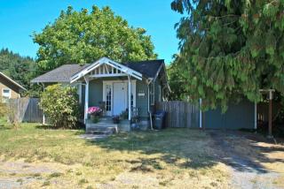 416 Spruce St, Burlington, WA 98233-1132