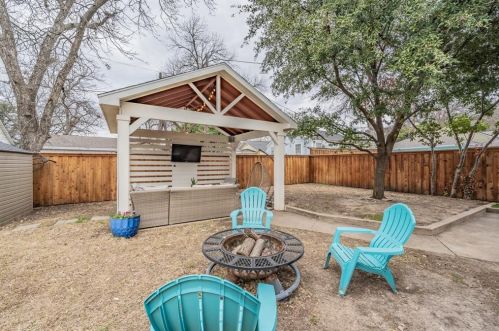 2410 Kenley St, Fort Worth TX  76107-4924 exterior