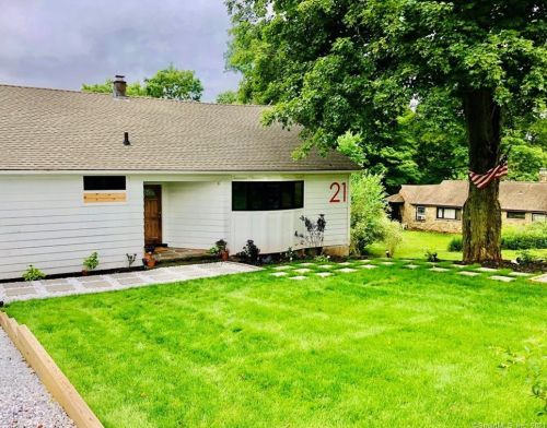 21 Ridge Rd, Wallingford, CT 06492-2931