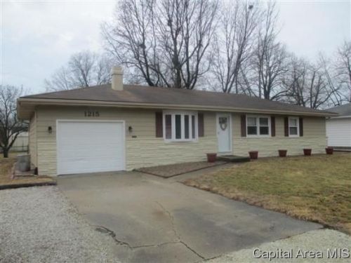 1215 Maple St, Jacksonville, IL 62650-1104
