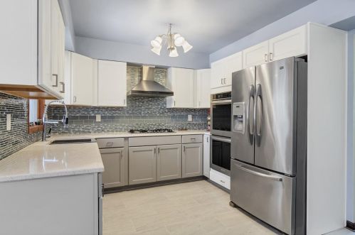1815 Springvale Dr, Crown Point IN  46307-1083 exterior
