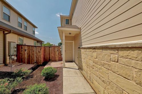 524 High Tech Dr, Georgetown, TX 78626