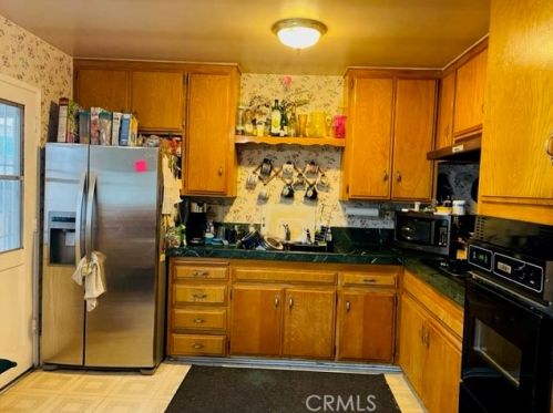 617 Gates St, Santa Ana, CA 92703-2611