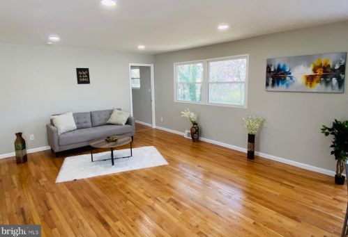266 Cross Creek Dr, Glen Burnie, MD 21061-6257