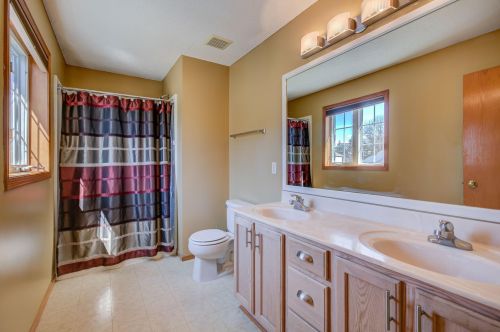 679 Falcon Rdg Rd, Saint Paul MN  55125-1457 exterior