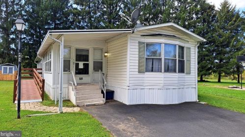 443 Clover Dr, York, PA 17406-7602