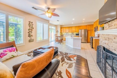 8735 Fallbrook Way, Anaheim CA  92808-3600 exterior