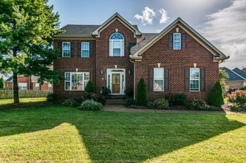 2303 Amber Glen Dr, Murfreesboro, TN 37128-8512