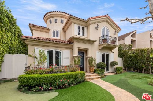 327 Euclid St, Santa Monica, CA 90402-2117