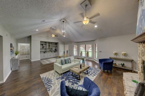 2029 Pond Shore Dr, Angleton TX 77515-7483 exterior