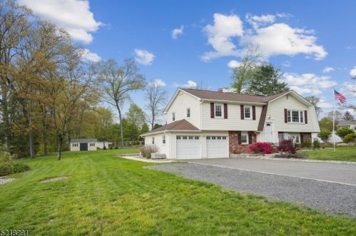 7 Glenn Dr, Roxbury Township, NJ 07836-9218